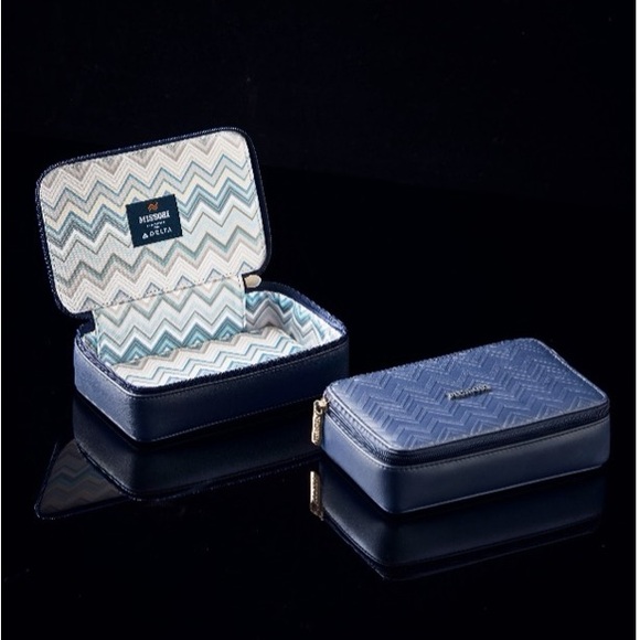 BRAND NEW, NEVER OPENED! Delta One x Missoni luxury amenity kit! - Picture 9 of 9